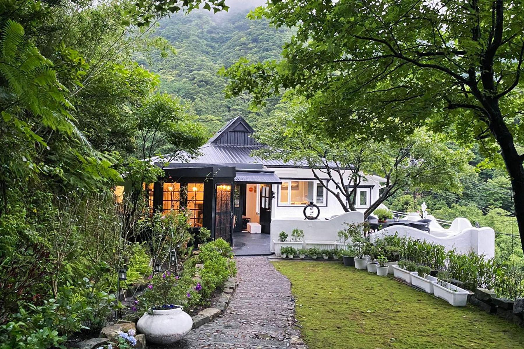 金石新月光 Bed and Breakfast Jiufen Exteriör bild